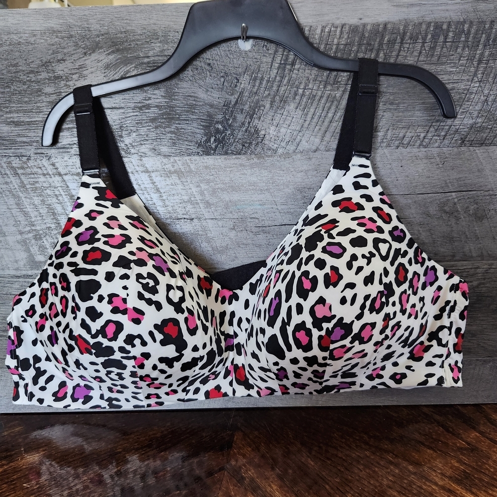 Torrid 50B Wire Free Lightly Lined 360 Back Smoothing Leopard Print Bra. - Picture 3 of 6
